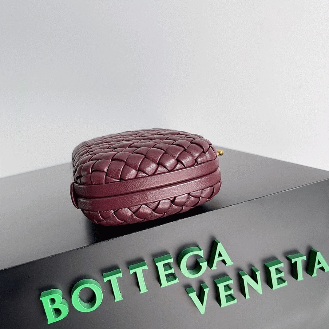 Fake B0tt*ga Ven*ta Knot Minaudiere Clutch Bordeaux