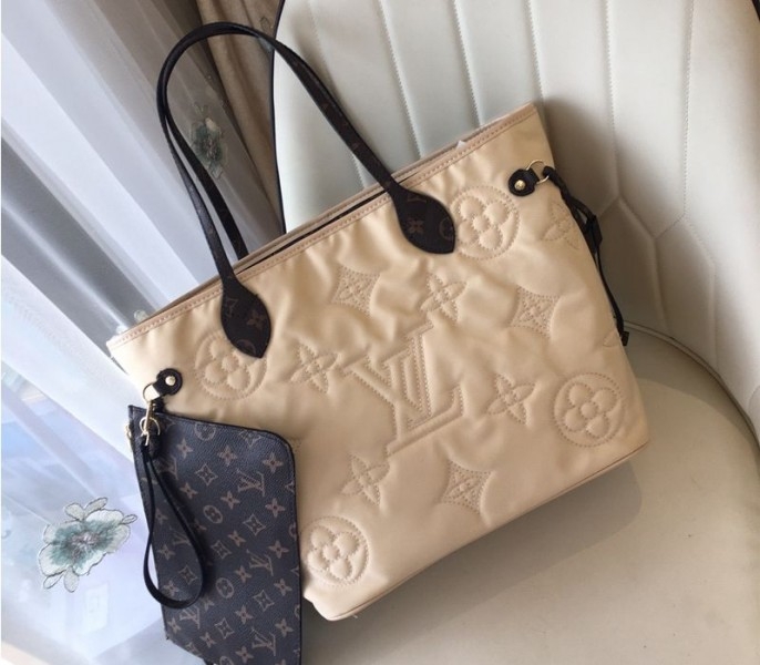 L0vis Vvtt0n Econyl Regenerated Nylon Neverfull MM Tote In Cream