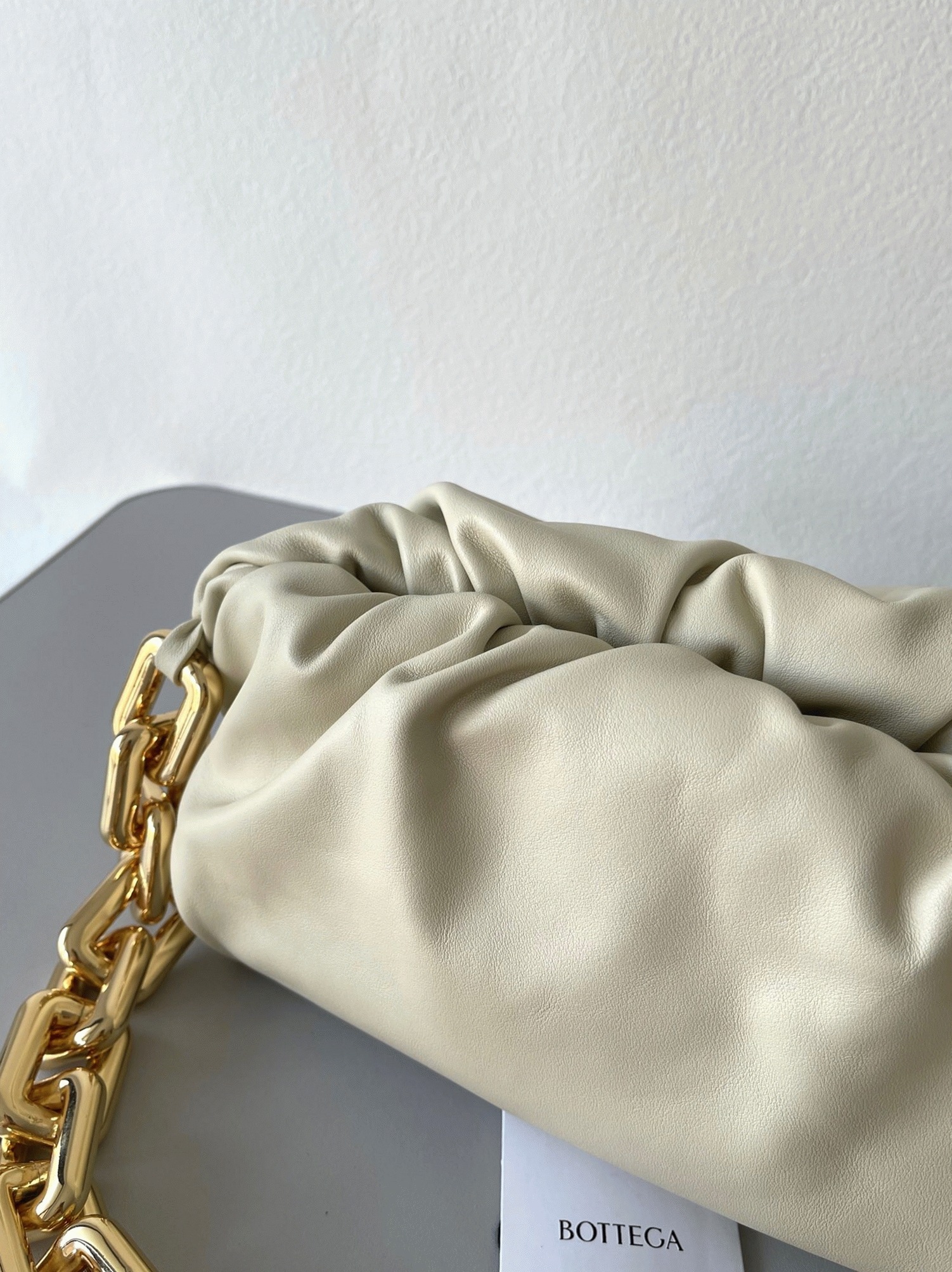 Fake B0tt*ga Ven*ta The Chain Pouch Bag Plaster