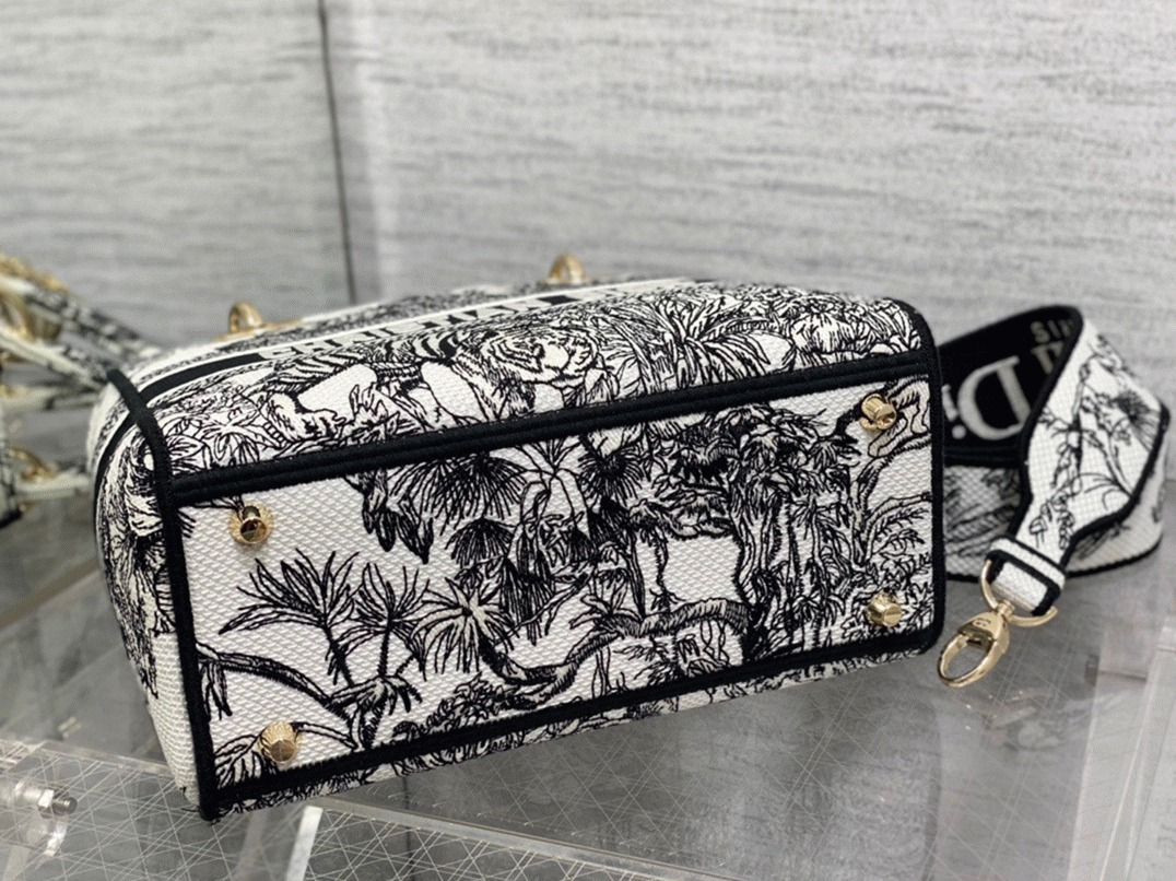 D10r Lady D-Lite Medium Bag Knockoff in White Toile de Jouy Voyage Embroidery