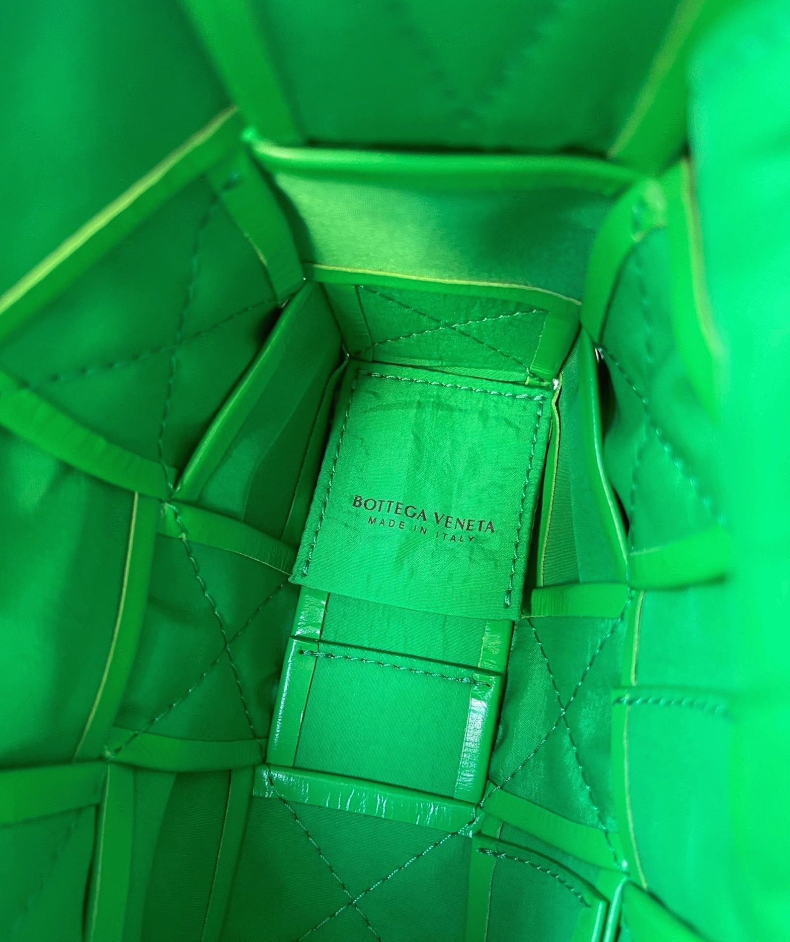 Top Quality Fake B0tt*ga Ven*ta Cassette Bag In Parakeet