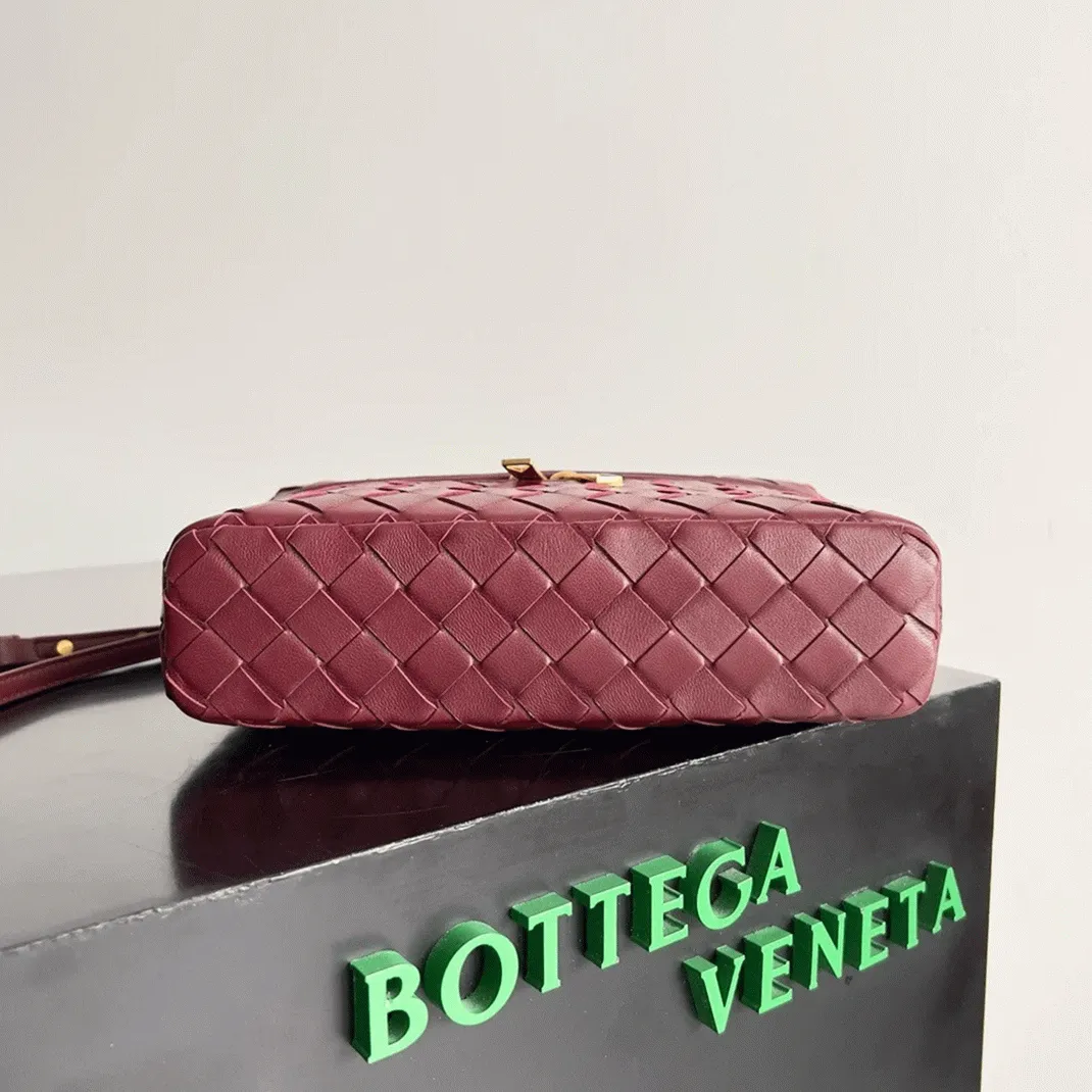 Fake B0tt*ga Ven*ta Bang Bang Vanity Case Cherry