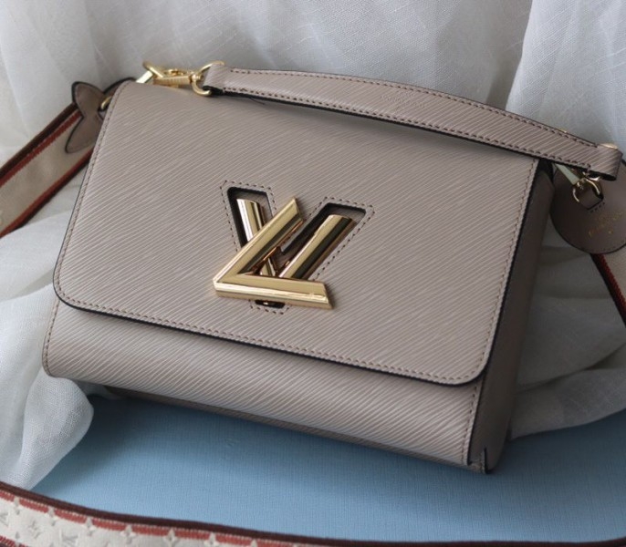 L0vis Vvtt0n Epi Leather Twist MM Handbag In Galet Gray With Embroidered Strap