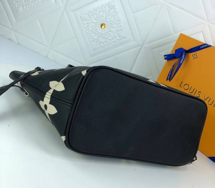 L0vis Vvtt0n Neverfull MM Tote In Black