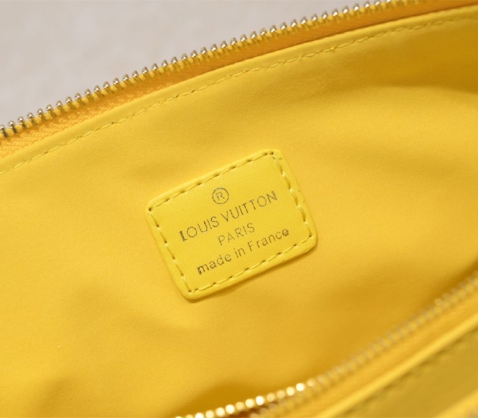 L0vis Vvtt0n Coussin PM Bag In Yellow With Jacquard Strap