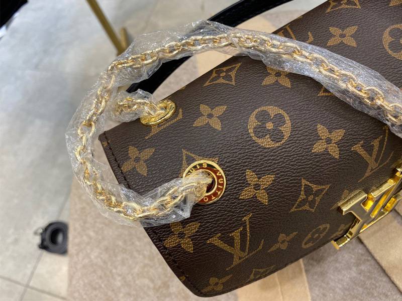 L0vis Vvtt0n Monogram Canvas Passy Bag