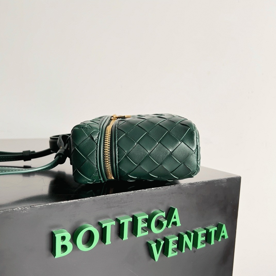 Fake B0tt*ga Ven*ta Bang Bang Vanity Case Green