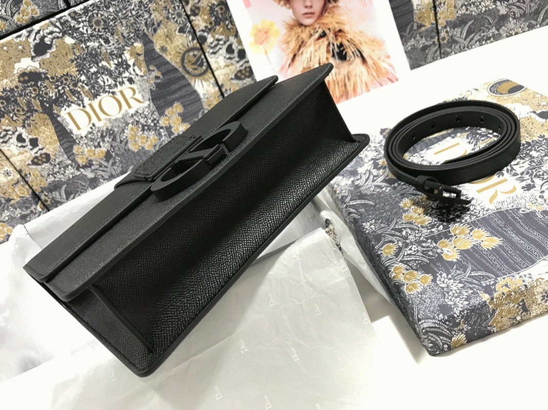 D10r 30 Montaigne Medium Bag Fake in Black Ultramatte Grained Calfskin