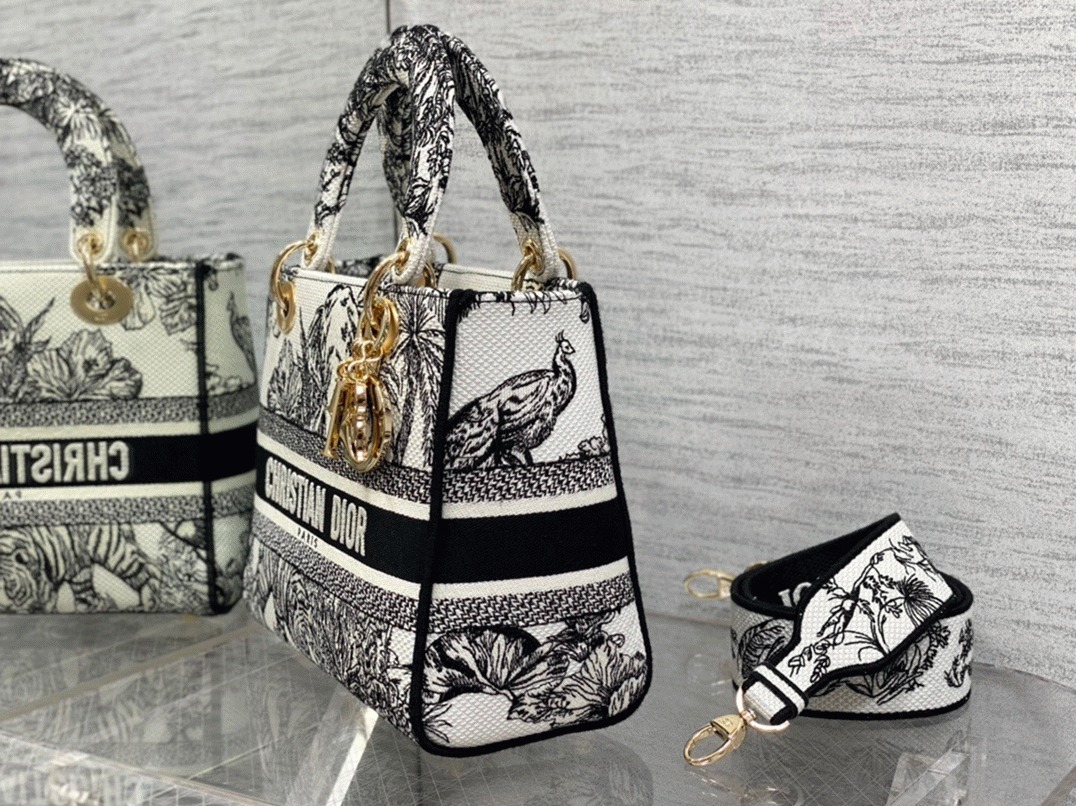 D10r Lady D-Lite Medium Bag Knockoff in White Toile de Jouy Voyage Embroidery