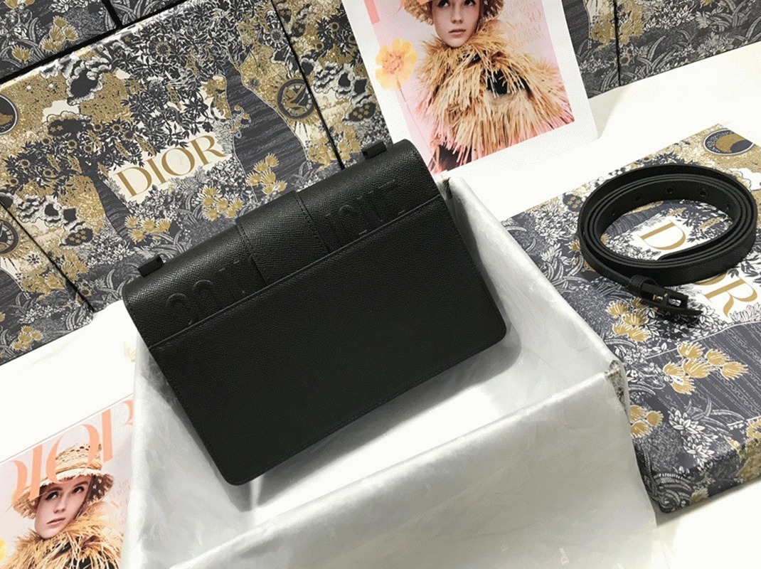 D10r 30 Montaigne Medium Bag Fake in Black Ultramatte Grained Calfskin
