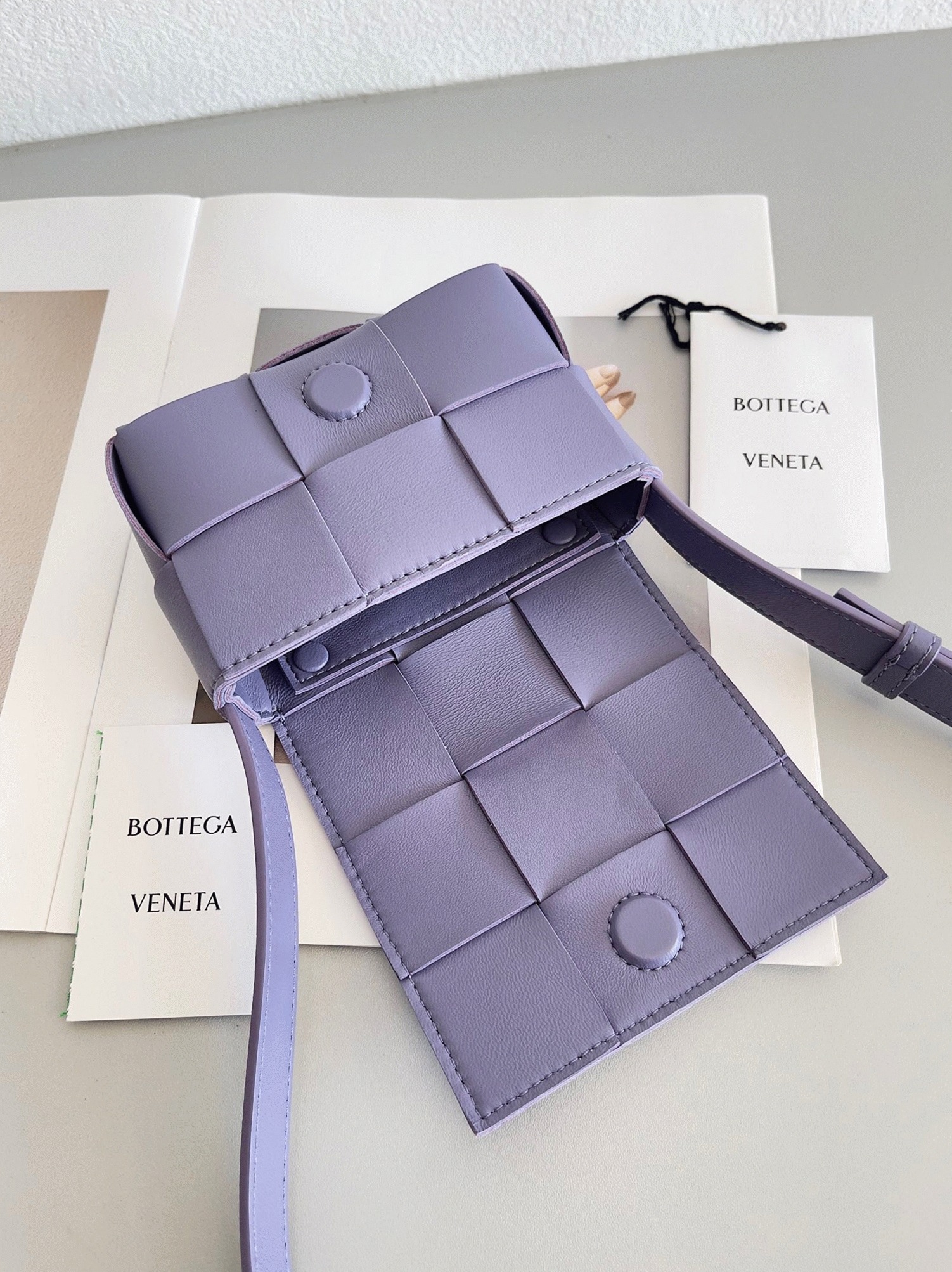Top Quality Knockoff B0tt*ga Ven*ta Candy Cassette Bag In Wisteria