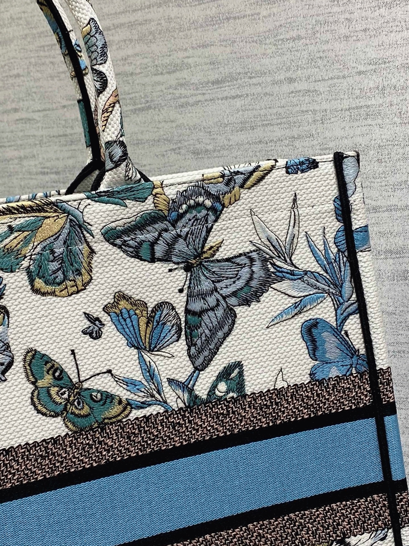 D10r Large Book Tote Bag Replica in White and Blue Toile de Jouy Mexico Embroidery