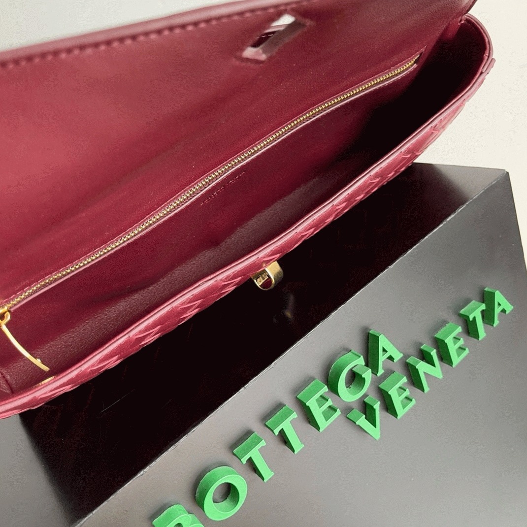 Replica B0tt*ga Ven*ta Andiamo Clutch with Handle Barolo