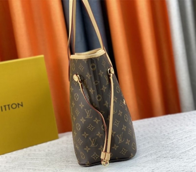L0vis Vvtt0n Monogram Canvas Neverfull MM Tote With Puppies