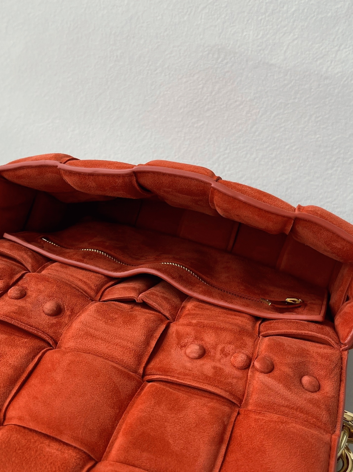 Top Quality Faux B0tt*ga Ven*ta Chain Cassette Bag In Maple