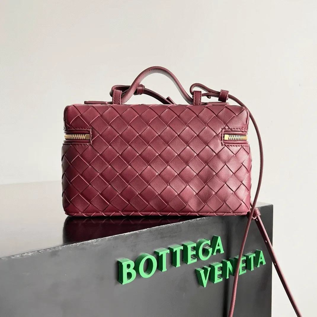 Fake B0tt*ga Ven*ta Bang Bang Vanity Case Cherry
