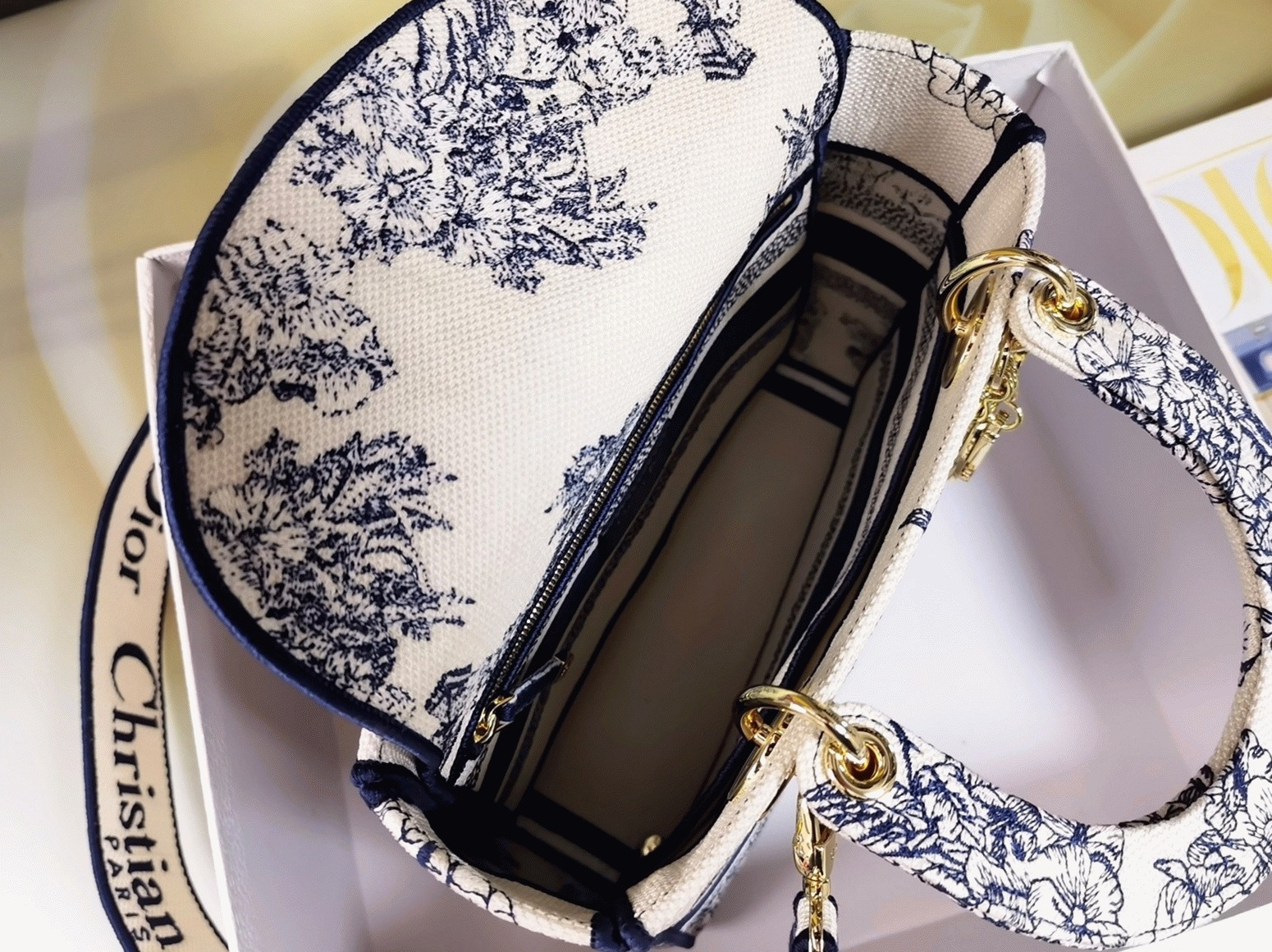 D10r Lady D-Lite Medium Bag Knockoff in Blue Multicolor Rêve d Infini Embroidery
