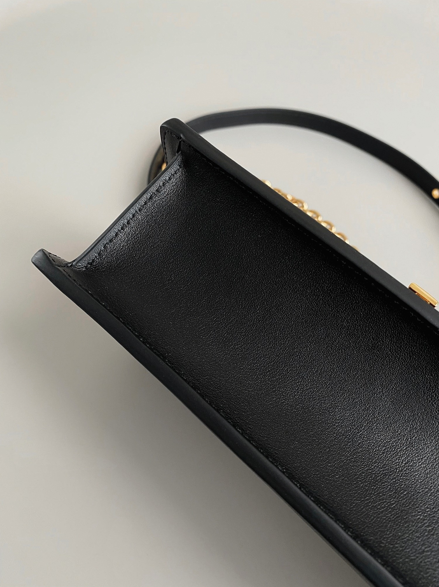 D10r 30 Montaigne East-West Bag with Chain Replica in Black Calfskin