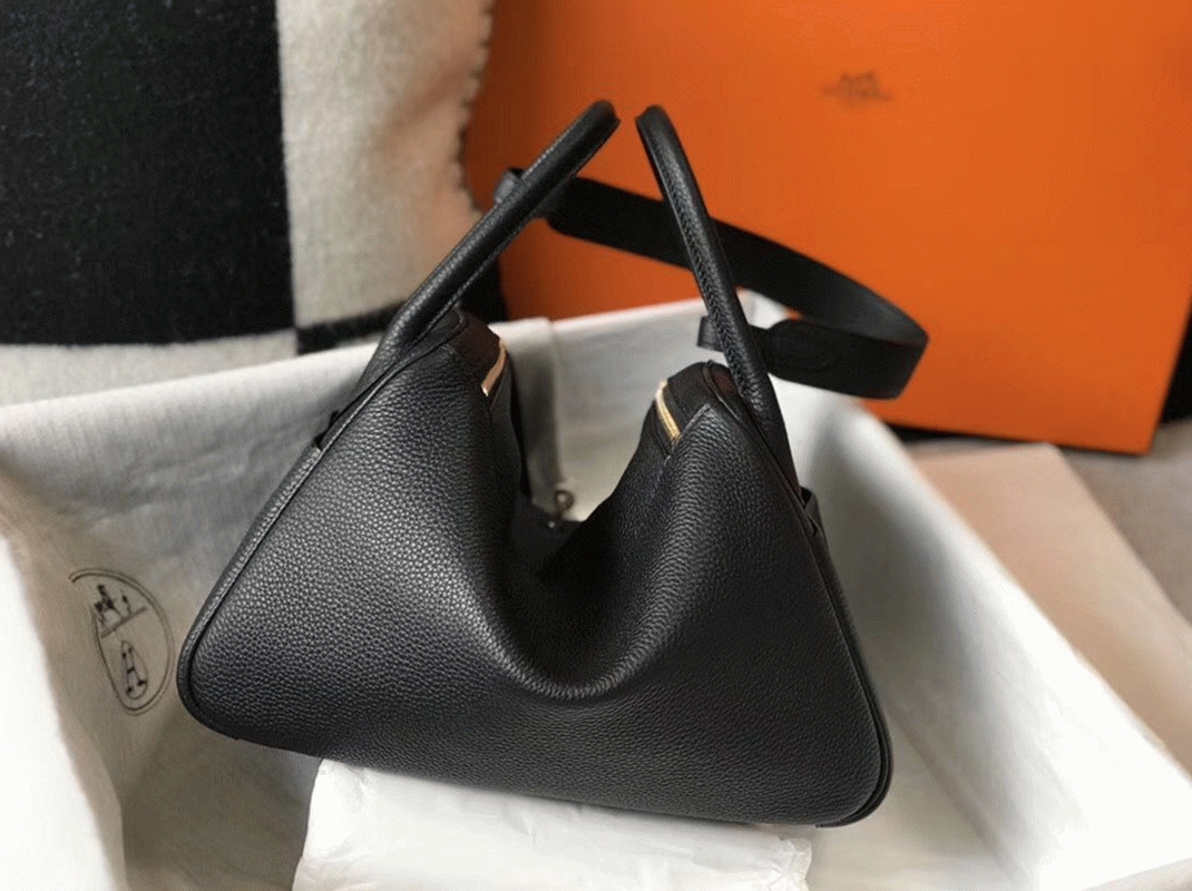 Fake designer H**me5 Lindy 30cm bag in black color