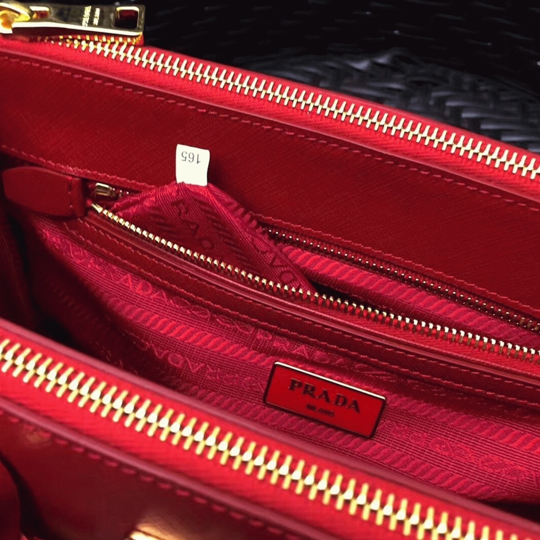 Red Pra*a Galleria Medium Bag Best Replica