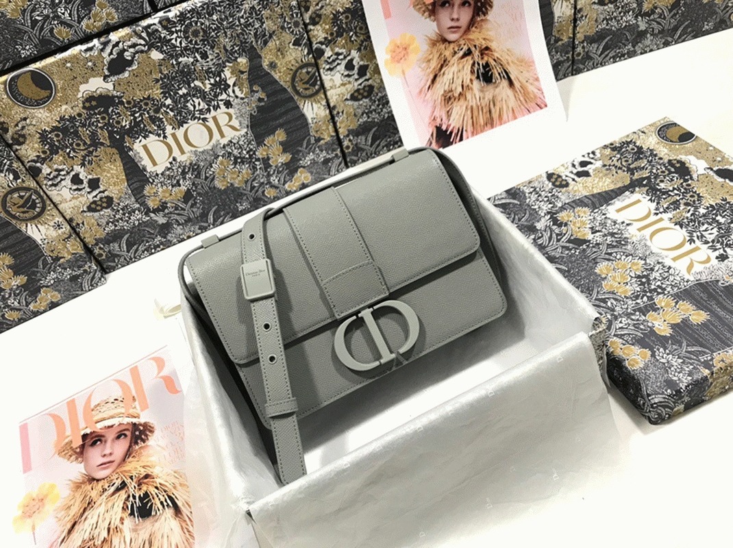 D10r 30 Montaigne Medium Bag Replica in Grey Ultramatte Grained Calfskin