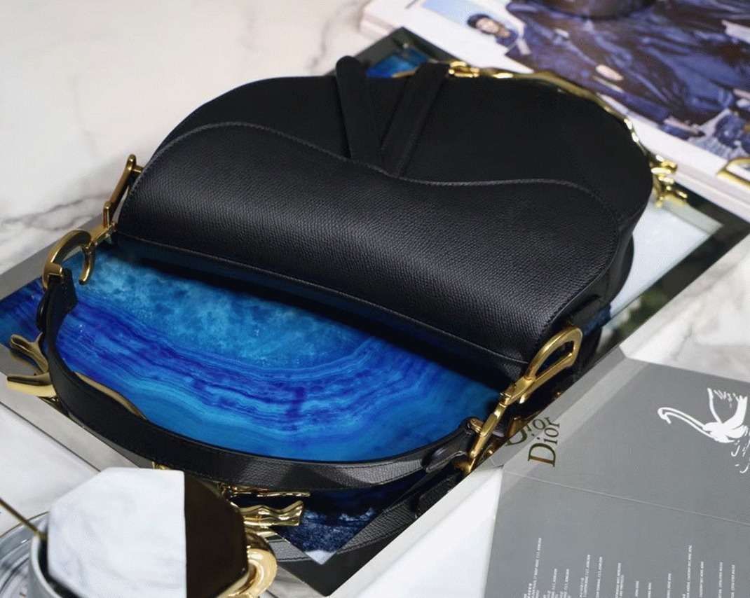 D10r Saddle Bag Fake in Black Grained Calfskin