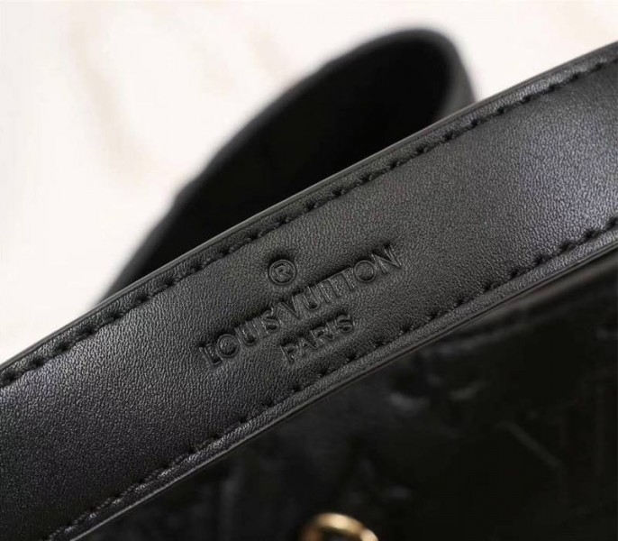 L0vis Vvtt0n Monogram Empreinte NeoNoe MM Bag In Black