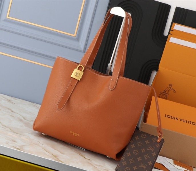 L0vis Vvtt0n Low Key Cabas MM Bag In Cognac Brown