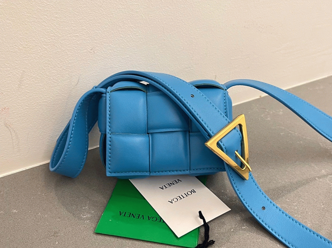 Top Quality Fake B0tt*ga Ven*ta Candy Padded Cassette Bag In Pool