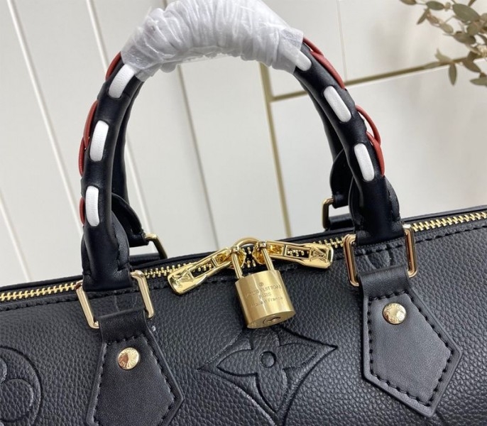 L0vis Vvtt0n Monogram Empreinte Wild At Heart Speedy 25 Bandouliere Handbag In Black