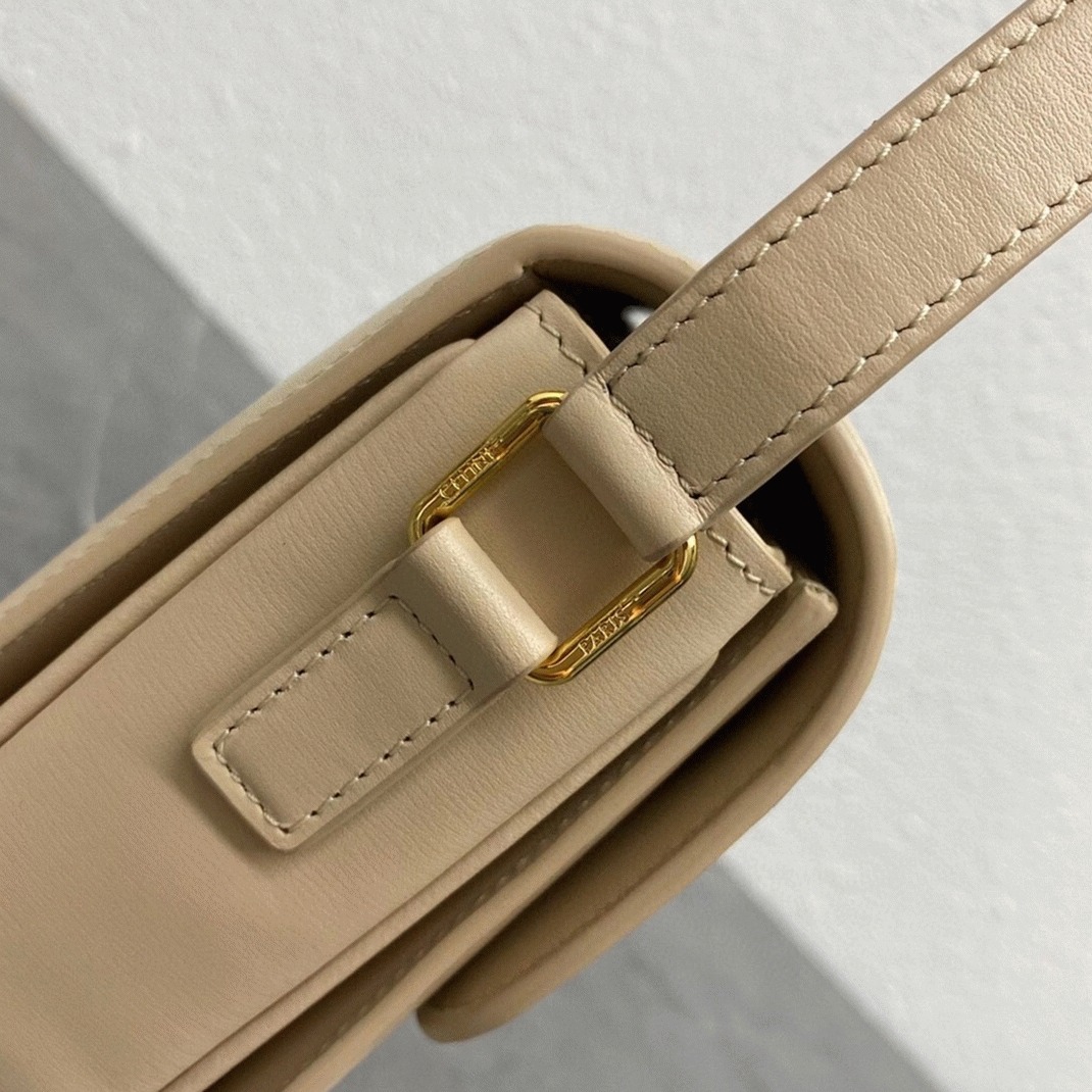 Top Quality Imitation Ce1i*e Triomphe Teen Bag In Nude