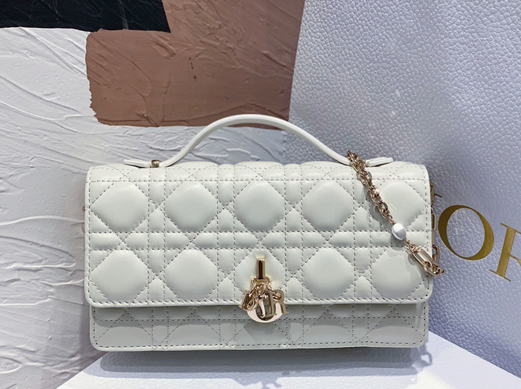 D10r Miss D10r Mini Bag Fake in White Cannage Lambskin