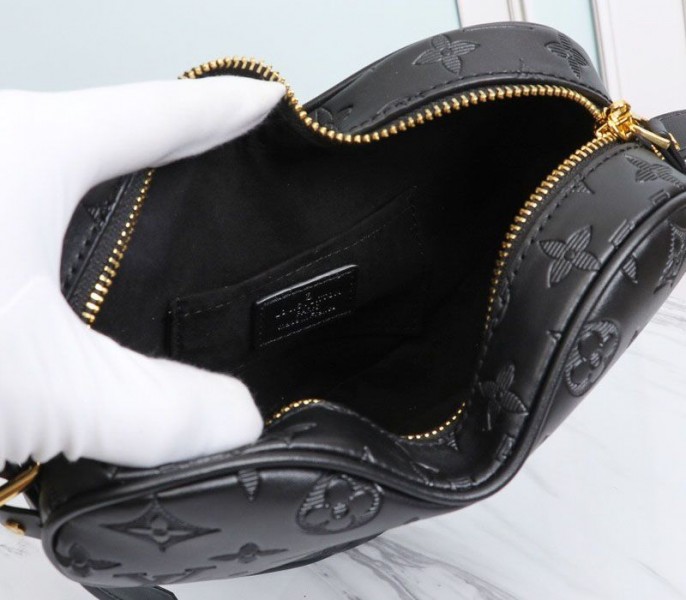 L0vis Vvtt0n Monogram Empreinte Game On Coeur Bag In Black