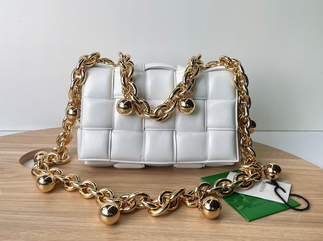 Top Quality Replica B0tt*ga Ven*ta Chain Cassette Bag In White