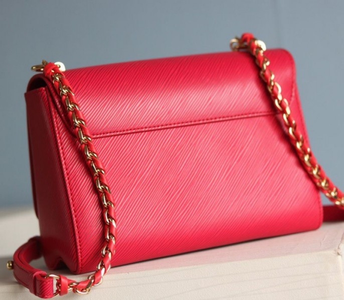 L0vis Vvtt0n Epi Leather Twist MM Bag In Red