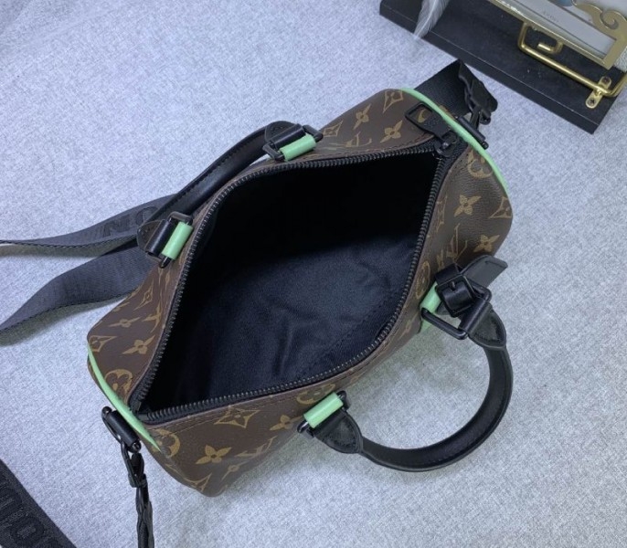 L0vis Vvtt0n Monogram Macassar Canvas Keepall Bandouliere 25 In Minty Green