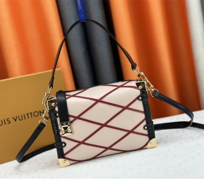 L0vis Vvtt0n Malletage Leather Side Trunk MM In Beige And Red