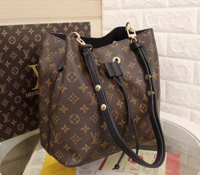 L0vis Vvtt0n Monogram Canvas NeoNoe MM Bag In Black