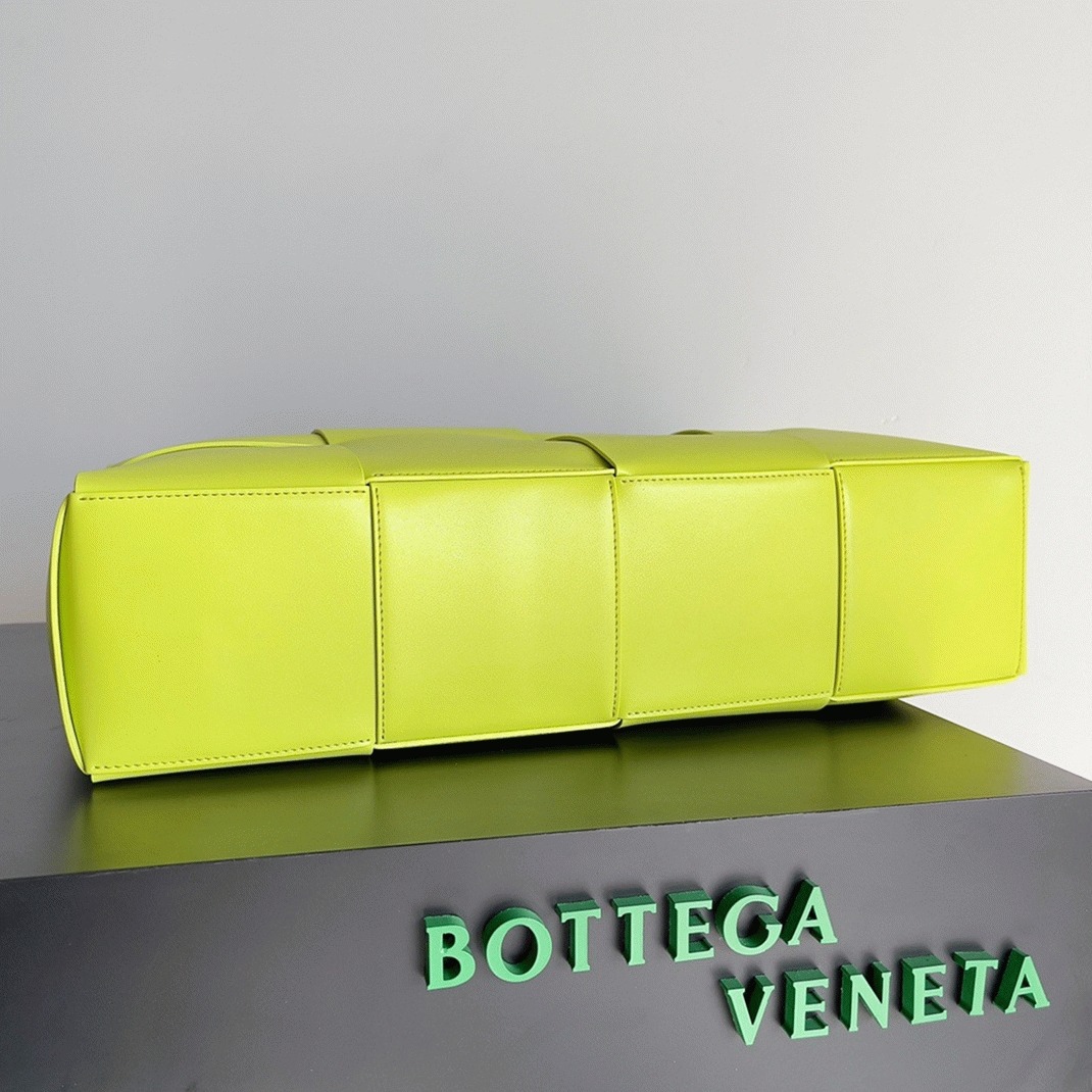 Replica B0tt*ga Ven*ta Large Arco Tote Bag Kiwi