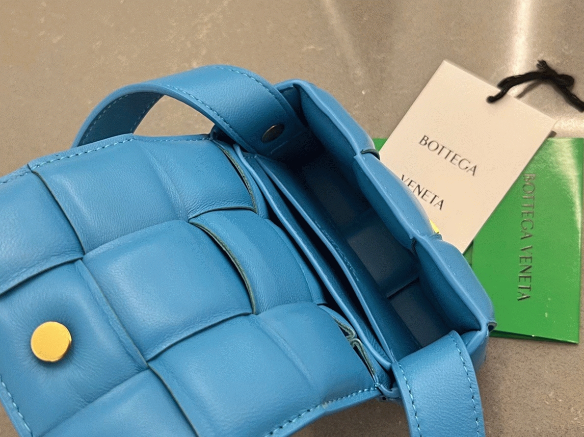 Top Quality Fake B0tt*ga Ven*ta Candy Padded Cassette Bag In Pool