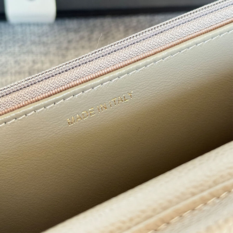 Ch**el classic chain wallet