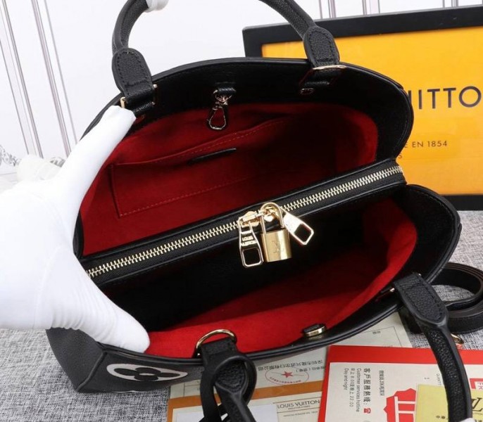 L0vis Vvtt0n Monogram Empreinte Montaigne MM In Black