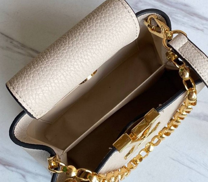 L0vis Vvtt0n Capucines Mini Chain Bag In Beige