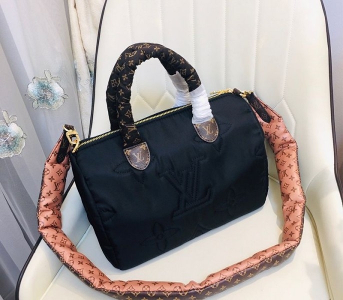 L0vis Vvtt0n Econyl Regenerated Nylon Speedy Bandouliere 30 Handbag In Black
