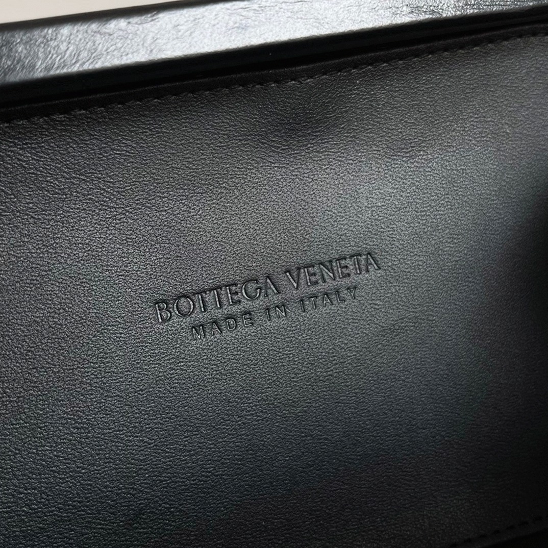 Replica B0tt*ga Ven*ta Knot Minaudiere On Strap Black Foulard Intreccio Leather