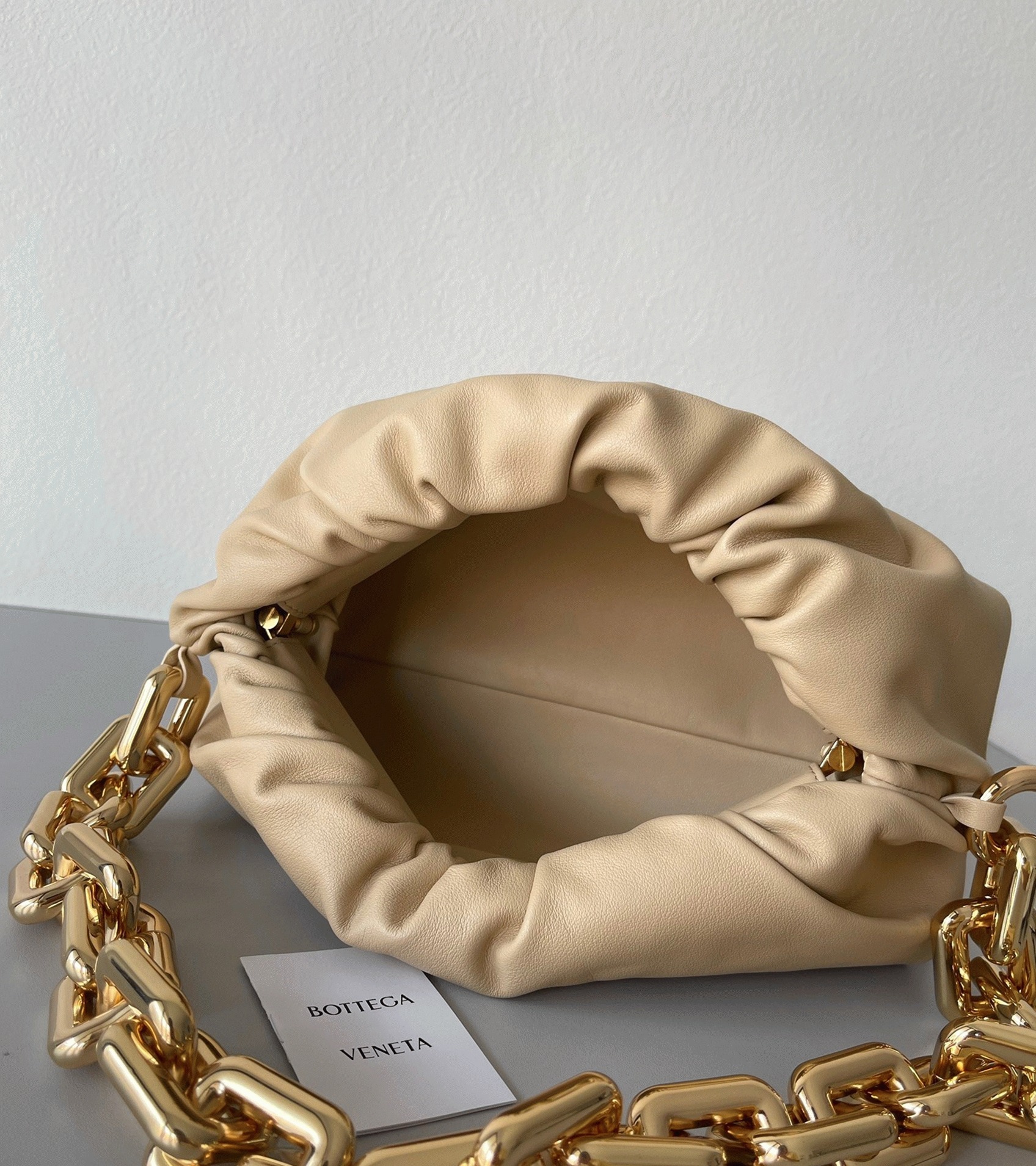 Knockoff B0tt*ga Ven*ta The Chain Pouch Bag Porridge