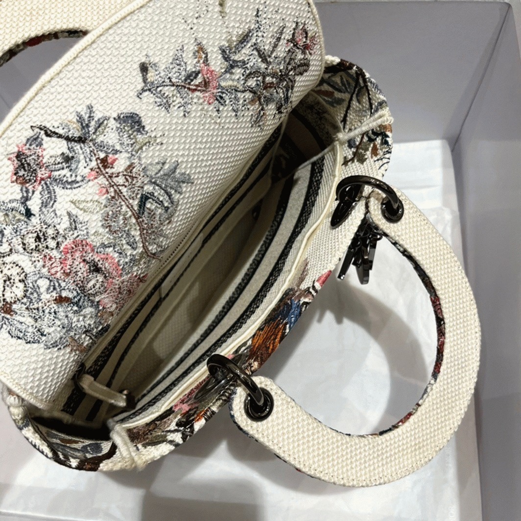 D10r Lady D-Lite Medium Bag Imitation in White Jardin d Hiver Embroidery