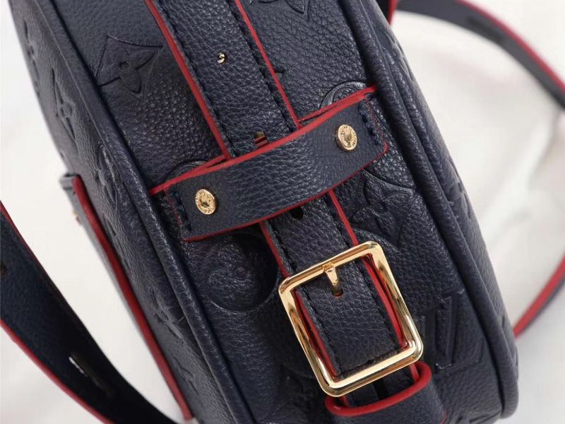 L0vis Vvtt0n Monogram Empreinte Boite Chapeau Souple MM Bag In Navy Blue