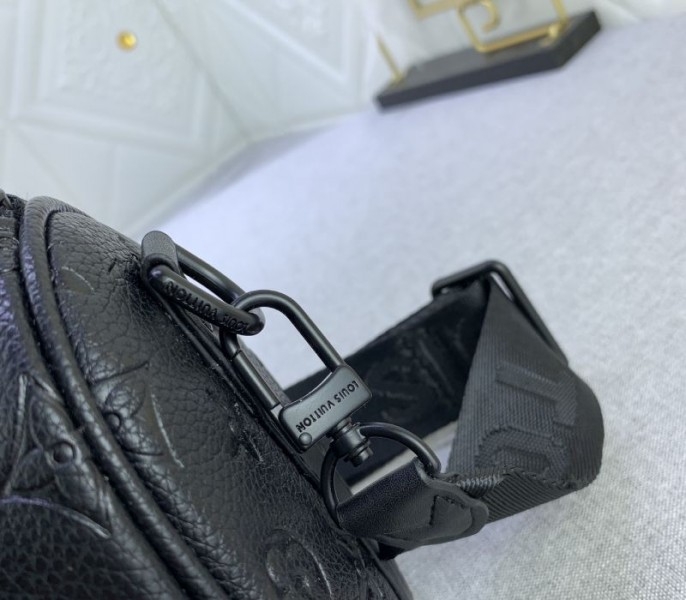 L0vis Vvtt0n Taurillon Monogram Leather Keepall Bandouliere 25 In Black