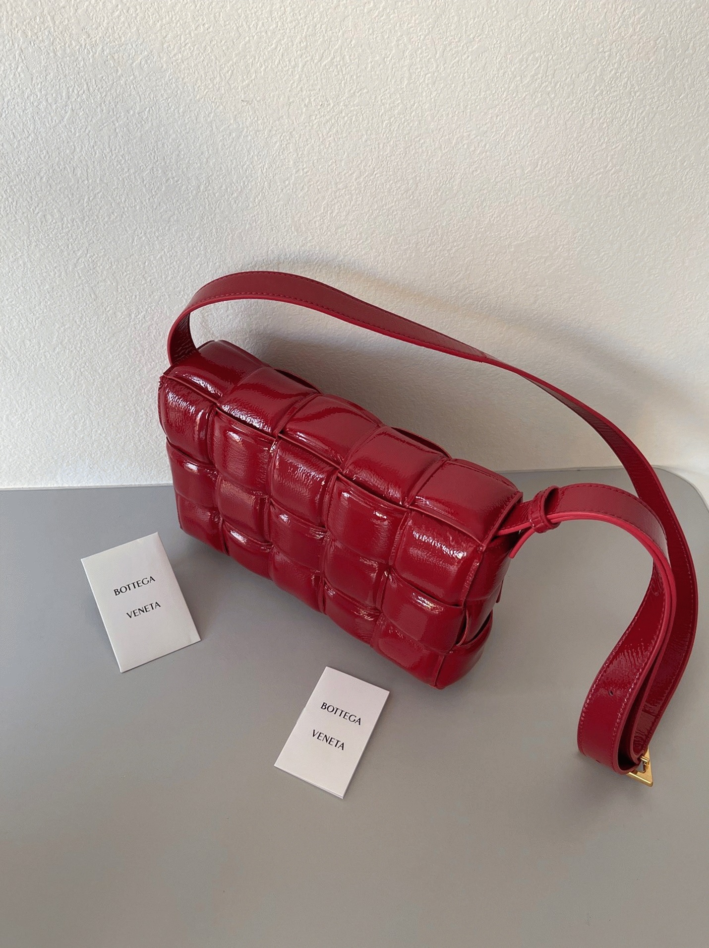 Top Quality Knockoff B0tt*ga Ven*ta Padded Cassette Bag In Red